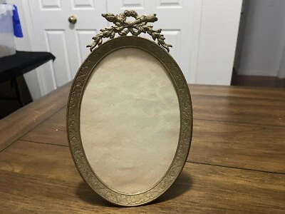 Lord &Taylor NY Gilt Brass Embossed Scrolls Leaves Picture Photo Frame 9'' x 6 - Image 1 of 4