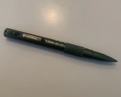 ЗЕЛЕНАЯ алюминиевая военная и полицейская тактическая ручка Smith & Wesson (черные чернила) - Изображение 1 из 4
