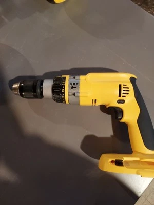 Taladro a batería Dewalt XRP, portabrocas inalámbrico de 1/2", 18V Foto 1 de 4