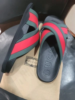 Sandalias Gucci de goma para hombre Foto 1 de 3