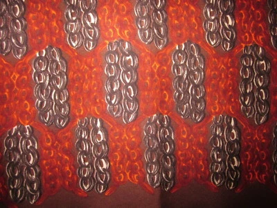 Bufanda de seda con diseño de eslabones de cadena roja oxidada y chocolate Givenchy Paris hecha en Francia Foto 1 de 4