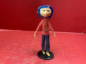 NECA Coraline Figur 7" gestreifter Pullover, Jeans, Socken Laika - Bild 1 von 7