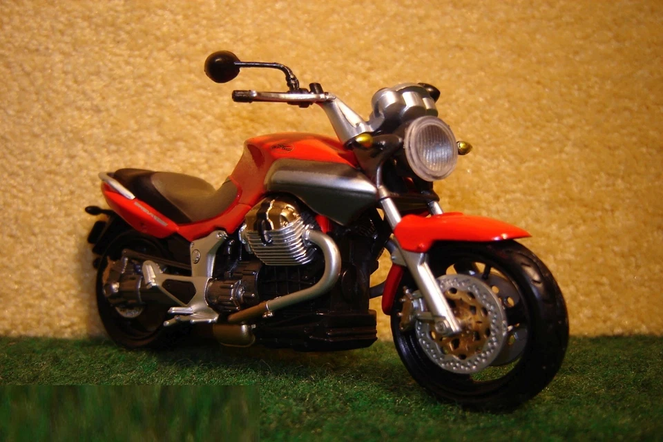 1;24 Moto Guzzi V 1100 Breva Rot STARLINE 02390 - Bild 1 von 1