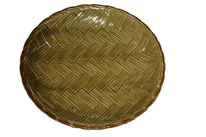10 1/2" grüner Steinzeug dekorativer Teller - reetgewebtes Design brauner Rand - Bild 1 von 4