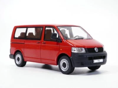 VOLKSWAGEN TRANSPORTER T5 TDi rouge 1/43 2003 Caravelle VW - Immagine 1 di 4