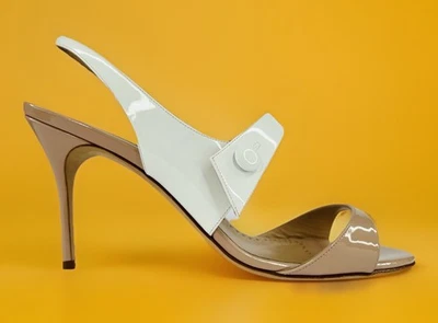 Sandálias MANOLO BLAHNIK Climetra couro envernizado salto estilingue tamanho UE 42 - Imagem 1 de 4