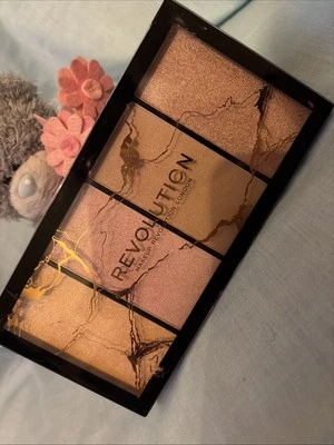Revolution Highlighter Palette - Light It Up - New & Sealed . - Image 1 of 3