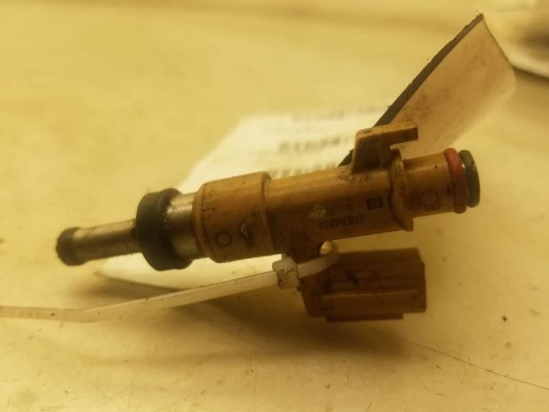 08-22 TOYOTA SEQUOIA 5,7 L INYECTOR DE COMBUSTIBLE Foto 1 de 4