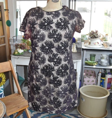 Mini Vestido Superpuesto de Encaje Floral Años 60 - Negro y Desnudo Manga Corta Cóctel - Pequeño Foto 1 de 4