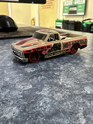 Camioneta pickup Hot Wheels Art Cars Series Chevy C10 1967 suelta diecast 1:64 Foto 1 de 4