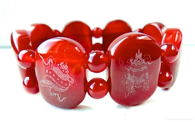 Pulsera ágata roja con símbolos auspiciosos budistas sabiduría, protección, fuerza Foto 1 de 4
