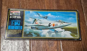 Hasegawa 1/72 Scale Lockheed F-104J Starfighter model kit - Picture 1 of 3