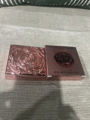 Smashbox=Vlada Petal Metal Highlighter Gilded Rose C47602 BB7 - Image 1 of 4