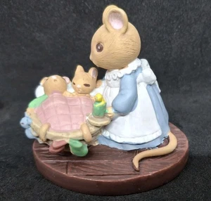 Forest Friends All Tucked In Mini Figurine Mice Mom & Kids In Bed AVON VTG  - Picture 1 of 6