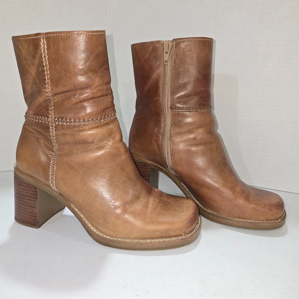 Botas femininas de couro marrom panturrilha média biqueira quadrada tamanho 7 M anos 90 macias Amanda Smith - Imagem 1 de 4