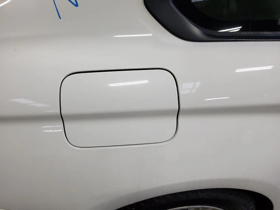 428I BMW  2014 Fuel Filler Door 555120 Foto 1 de 1