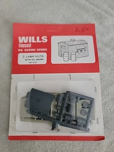 WILLS FINECAST OO Scenic Series 2 LAMP HUTS W/Oil Drums PLASTIC MODEL KIT SS22 - Picture 1 of 12