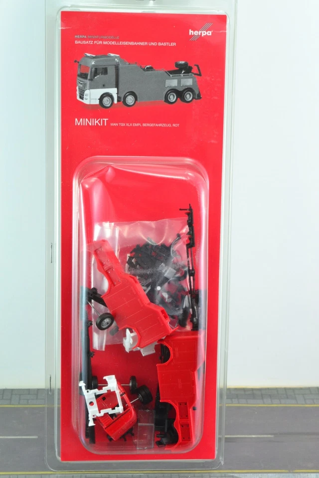 Herpa 013581 MAN TGX XLX Wrecker - Tow Truck KIT RED 1:87 HO Scale  - Image 1 of 1