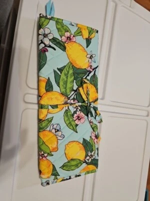 Vera Bradley's ICONIC CURLING & FLAT 铁杆盖 LEMON GROVE 图案 — 第 1/2 张图片