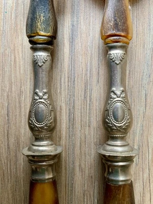  COUVERTS DE SERVICE - CORNE BLONDE - MÉTAL ARGENTÉ - VINTAGE ART DÉCO - Photo 1/4