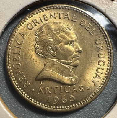 1965 Uruguay 5 Peso coin - Excellent Condition - Image 1 of 2