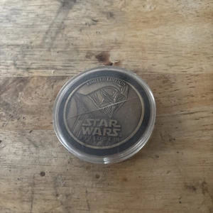 Star Wars Episode III Limited Edition 2005 LFL Coin Medallion Darth Vader - Picture 1 of 3
