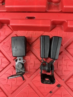 Receptor de hebilla de cinturón de seguridad central trasero izquierdo y derecho BMW X3 2011-2017 7235455 OEM Foto 1 de 4