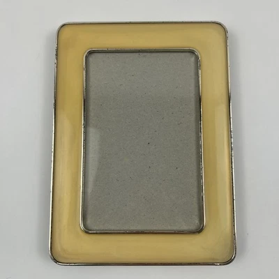 Marco de fotos vintage con capacidad para imagen de 3,5 x 5,5 esmalte amarillo borde plateado Foto 1 de 4