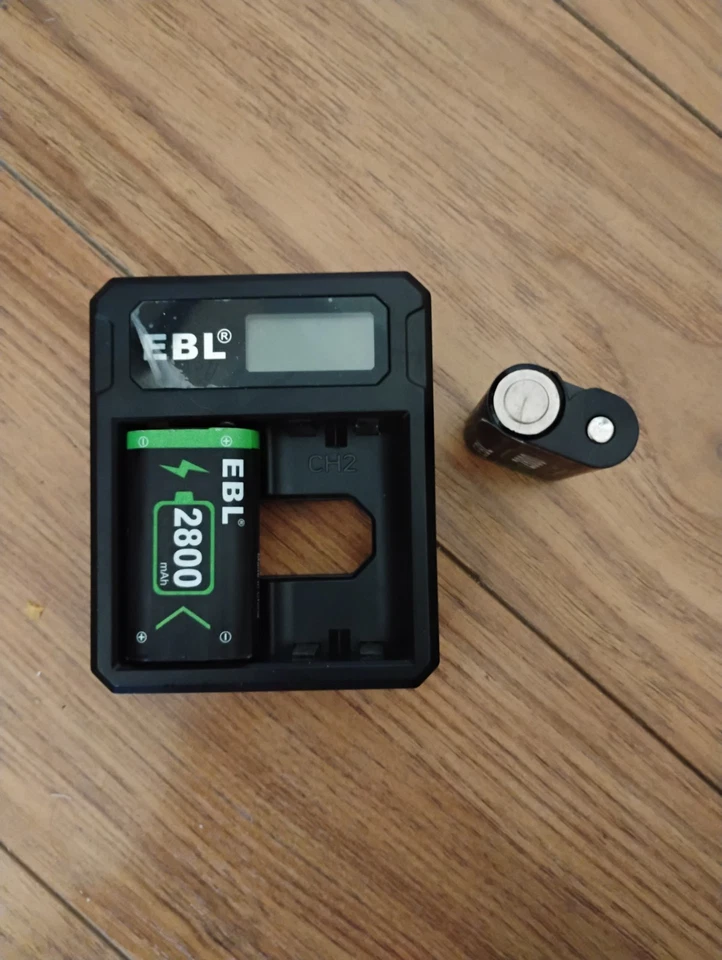 EBL 2x Replacement Batteries + Battery Charger for Xbox One Controller - Image 1 of 1