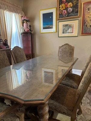 Elegante gabinete antiguo francés para curiosidades Foto 1 de 3