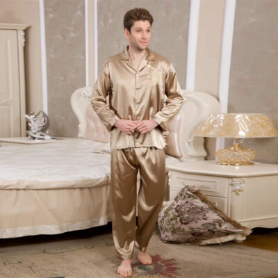 NUEVO CON ETIQUETAS 2 PIEZAS Pijamas de satén de seda para hombre Prendas para dormir Pijamas PJS Manga larga M016 M L Foto 1 de 2