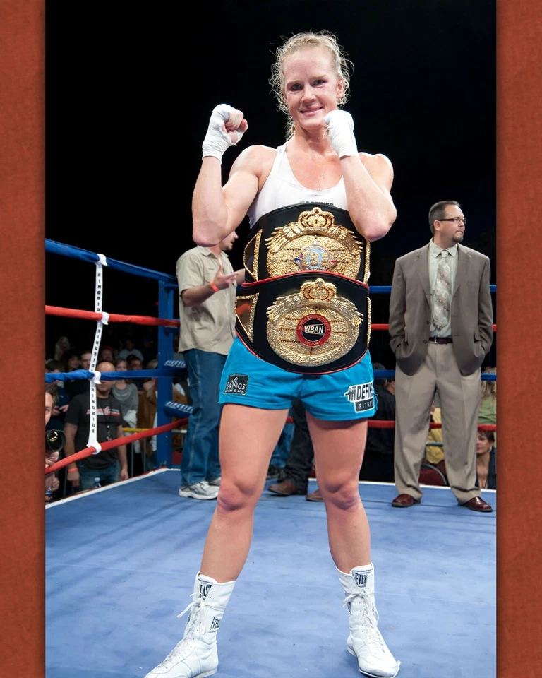 Foto #35 Holly Holm UFC peso gallo/campeón peso pluma sin firmar 8x10   Foto 1 de 1
