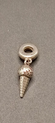 正品潘多拉小饰品,925 铺面冰淇淋锥形吊坠 (SJ270) — 第 1/4 张图片