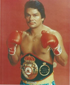 ROBERTO DURAN BOXING HOFer 8x10 POSED PHOTOGRAPH - Picture 1 of 2