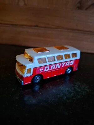 Matchbox No. 65 E Airport Coach Qantas rot/weiß original ohne OVP - Bild 1 von 4