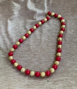 Beaded Necklace Textured Gold Tone And Red Beads C56-8 - Picture 1 of 2