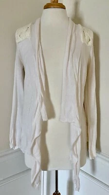 Cárdigan suéter Mystree marfil crema drapeado frente abierto espalda ganchillo S Foto 1 de 3