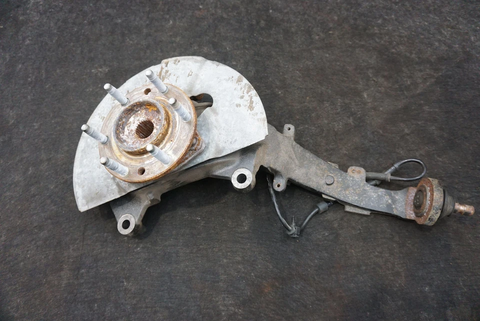 Front Right Spindle Knuckle Hub Bearing OEM 18060690 Chevrolet SSR 2003-06 - Image 1 of 4