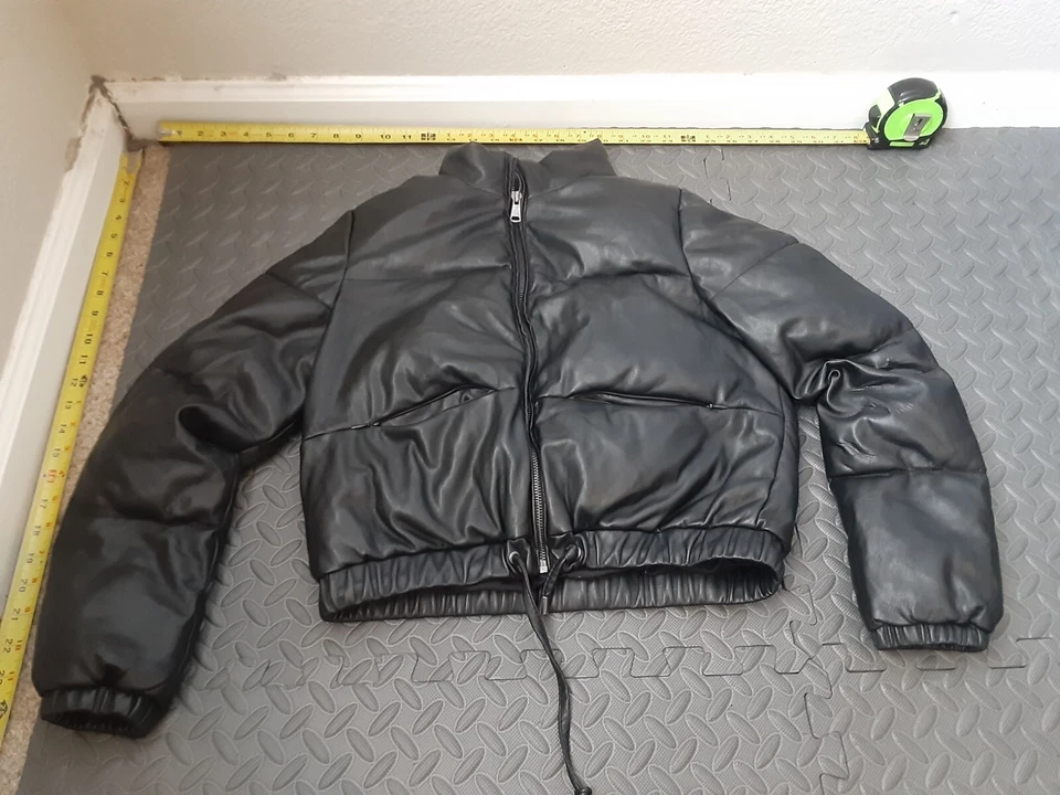 Chaqueta acolchada negra Urban Outfitters Silence + Noise para mujer talla pequeña #S111 Foto 1 de 4