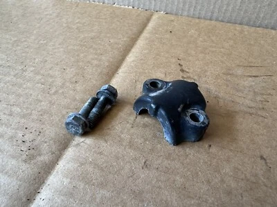 Abrazadera de montaje de cilindro maestro de freno delantero 81 Honda CB900C OEM CB900-93 Foto 1 de 3