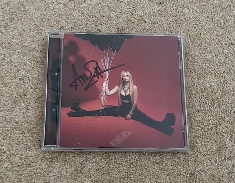 Avril Lavigne Love Sux CD Signed SOLD OUT Cover