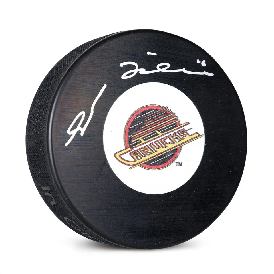 Disco con logotipo retro autografiado por Trevor Linden Vancouver Canucks Foto 1 de 1