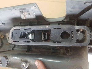 Renault Trafic 2001-2006 Passenger NSR Rear Light + Surround - Picture 1 of 6