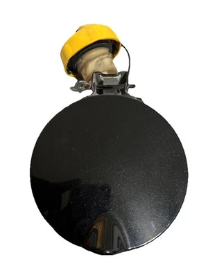 2008-2016 Dodge Caravan Chrysler Town & Country Fuel Filler Door And Cap - Image 1 of 4