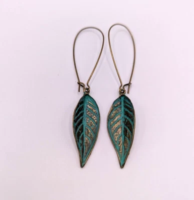 Pendientes colgantes de alambre largo hoja pátina sintética tono cobre Foto 1 de 3