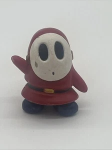 Super Mario Bros Shy Guy 1.5” Mini Figure (Nintendo, 2007) Red Cloak White Mask - Picture 1 of 9