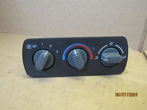 2000 2001 2002 GMC Yukon AC Heater Temperature Climate Control OEM 15748176 - Picture 1 of 4