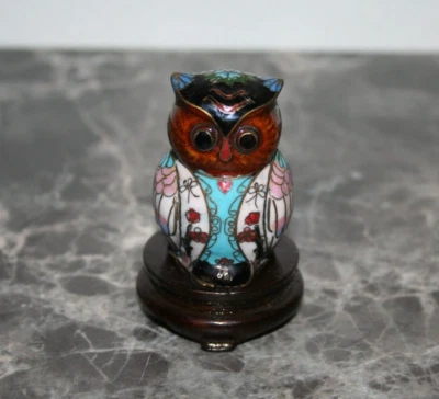 jolie chouette ou hibou en laiton, émail cloisonné, hauteur 5.5 cm sur support - Photo 1/4