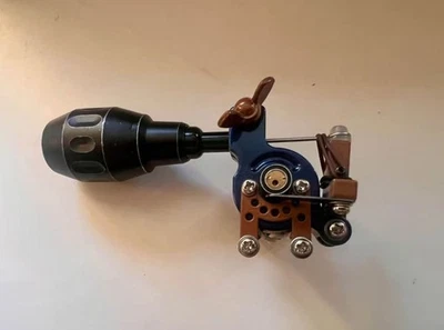 No Iron Machines – Turbo Drive tattoo machine including grip in great condition - image 1 of 4