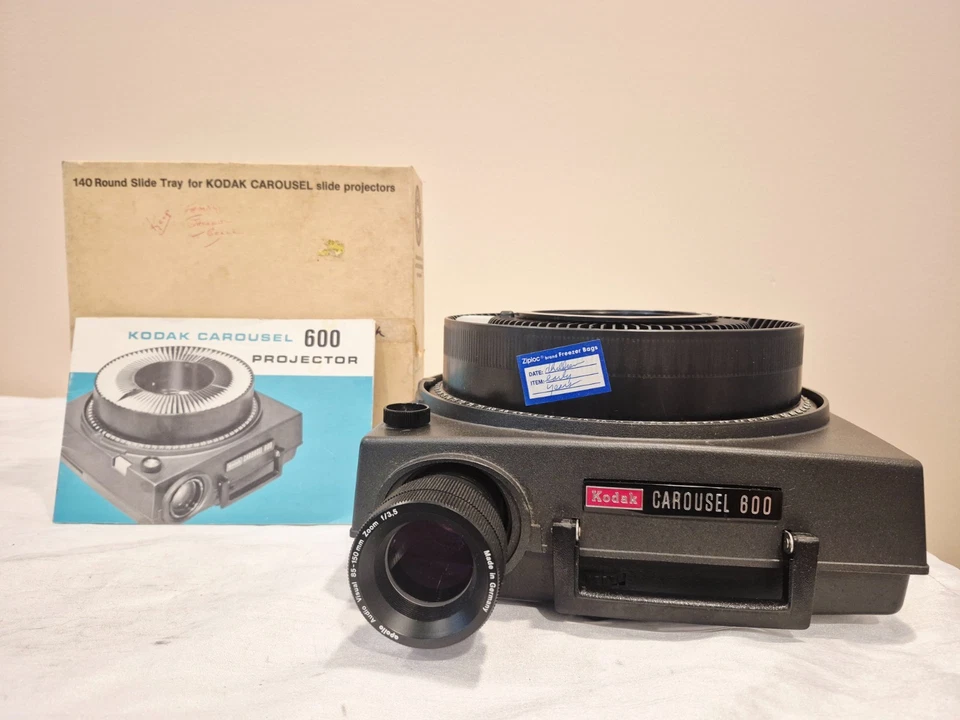 Proyector de diapositivas Kodak Carousel 600 reconstruido profesionalmente totalmente funcional 6909 Foto 1 de 4
